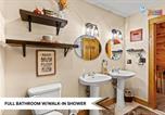 Location vacances Sylva - The Cabin Fairy's Castle/Magnificent View/K&Q Beds-4