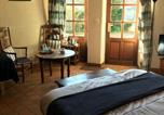 Hôtel Saulges - Charmant logement avec piscine et table d'hôtes, proche de Solesmes et de l'abbaye. - Fr-1-410-407-3