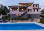Location vacances Tinjan - Modern Villa Vesna with Private Pool-3