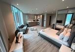 Location vacances  Royaume-Uni - Cosy Studio with private entrance & Parking-3
