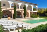 Location vacances  Alpes-Maritimes - La Cabri 5 Chambres Piscine-1
