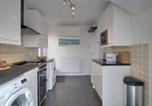 Location vacances Godalming - Cozy Guest Room in Aldershot Perfect for Solo Travellers-1
