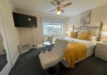 Location vacances Clacton-on-Sea - 4 Bed House - Sleeps 8 - Pets - Parking - Wifi-1