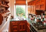 Location vacances  Gare d'Halifax - Cottage in the Sky-3