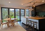 Location vacances Launceston - Your Cbd Treetop Base | Parking, Wifi & Views-1