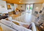 Location vacances La Chapelle-Caro - Three-Bedroom Holiday Home In Ruffiac-3