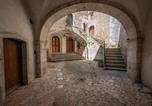 Location vacances  Province d'Isernia - La torretta sul cortile-1