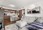 Location vacances Vancouver - Modern Chic Apartment with Balcony & Workspace-2