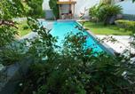 Location vacances Guarujá - Mansão a poucos metros da Praia com Piscina e amplo Jardim-1