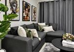 Location vacances Boksburg - Lambiance Epanouie at Or Tambo Airport-2