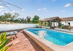 Location vacances Villanueva del Rey - Nice Home In Villanueva Del Rey-2