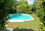 Location vacances Chaveignes - Gîte authentique à Brizay avec jardin privé et piscine - Fr-1-381-238-2