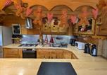 Location vacances Saulxures-sur-Moselotte - Chalet ensoleillé dans les Hautes Vosges avec terrasse, local vélos et skis, charges incluses - Fr-1-589-486-3