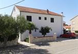 Location vacances Šibensko-Kniniska - Apartment and Room Ivica-1