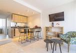 Location vacances  Marne - Élégant Appartement Moderne à Reims avec Climatisation - Fr-1-870-13-1