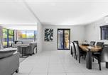 Location vacances  Best Western Caboose - Gather Taupo - Lakefront House - Spa Pool-4