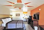 Hôtel Conroe - Scottish Inns & Suites Shenandoah Woodlands Mall-4