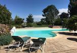 Location vacances  Allier - Villa avec piscine chauffée et jardin près de Moulins - Fr-1-489-356-2