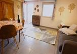 Location vacances Liézey - Appartement avec Sauna et piscine Gérardmer Le Domaine des Fleurs-4
