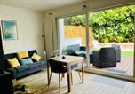 Location vacances Bord de mer de La Rochelle - Cosy and refined 1-bedroom apartment with garden-1