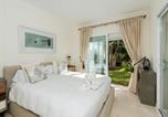 Location vacances Casares - Charming 2-Bedroom Lagoon Apartment-4