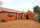 Location vacances Stibbard - Honey Buzzard Barn-1