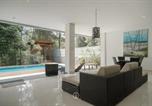 Location vacances Bandung - Hikari Hill View Villa 7 Bedrooms With a Private Swimming Pool and a Billiard Table-1