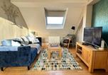 Location vacances Windsor - The Courtyard 2 Bedroom Apartments in Central Windsor with Parking-1