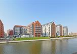 Location vacances Cząstkowo - Aura - Riverside & Parking by Downtown Apartments-2