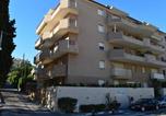 Location vacances Cavalaire-sur-Mer - Appartement T3 lumineux avec terrasse, climatisation, garage et Wifi à 2 pas des plages - Cavalaire - Fr-1-226b-34-2