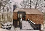 Location vacances Manchester - Hot Tub & Firepit Near Ski Resorts & Cozy Modern Cabin-1