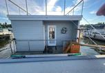 Location vacances Stralsund - Houseboat in Stralsund with swimming pool-1