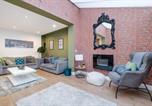 Location vacances  Gare de Slough - Bright & Spacious 3-Bed, 2-Bath Home in Graylands Close-2