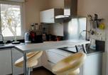 Location vacances Saint-Jean-de-Monts - Maison Spacieuse avec Piscine Privée et Jardin à Saint Jean de Monts - Fr-1-323-381-3