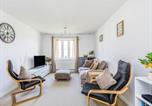 Location vacances La cathédrale de Chichester - Air Maison - Whyke Haven Modern Apartment with Private Parking-1