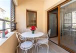 Location vacances Saint-Quentin-la-Poterie - Appartement des Cedres-4