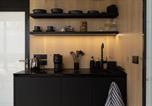 Location vacances Llanfihangel Ysgeifiog - Luxury Mirror Cabin with Hot Tub & Sauna-4