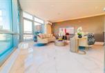 Location vacances Cardiff - Luxury 2 Bedroom Apartment with Terrace & Jacuzzi-2