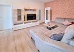 Location vacances Neuhaus am Rennweg - 1 Bedroom Cozy Apartment In Schwarzatal-1