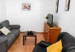 Location vacances Conil de la Frontera - Apartamentos Tranquilos Conil Facil Aparcamiento con patio interior solo capetamos familias y parejas-2