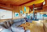 Location vacances Upper Lake - Stunning ocean view home with hot tub and deck-4