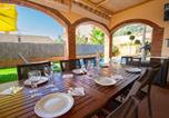 Location vacances Pineda de Mar - Catalunya Casas Cozy beach town villa for 8 - no car necessary!-2