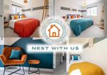 Location vacances Gloucester - Work-Friendly Home, Stylish Bedrooms-Fast Wifi, Parking & Netflix-1