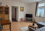 Location vacances  Gare de Suhl - Moderne Wohnung zum Wohlfühen- Gehlberg-1