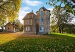 Location vacances  Ardennes - Holiday home adjoining a château , cleaning included-2