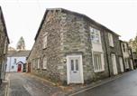 Location vacances Grasmere - Old Bakers Cottage ground floor apartment centrally located in Grasmere with patio area-2