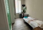 Location vacances  Allier - Studio agréable à Néris-les-Bains de 10 m² avec wifi-1