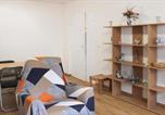 Location vacances  Seine-Saint-Denis - Bright apartment just steps from the park-3