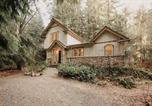 Location vacances Abbotsford - Snowline Cabin #34 - Hot Tub - Wi-Fi - Ping Pong-1