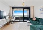 Location vacances  Luxembourg - Luxurious City Retreat Balcony & Pool Access-1